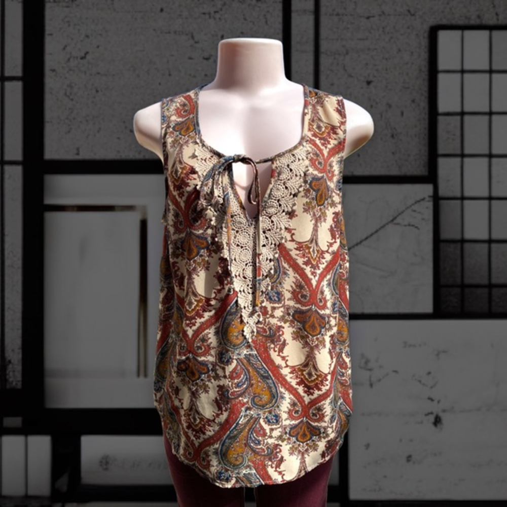 Daniel Rainn sheer paisley crochet accent top blouse tank
